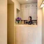 فندق ألبيرغو أبروتسي 3*