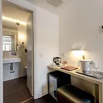 فندق ألبيرغو أبروتسي 3*